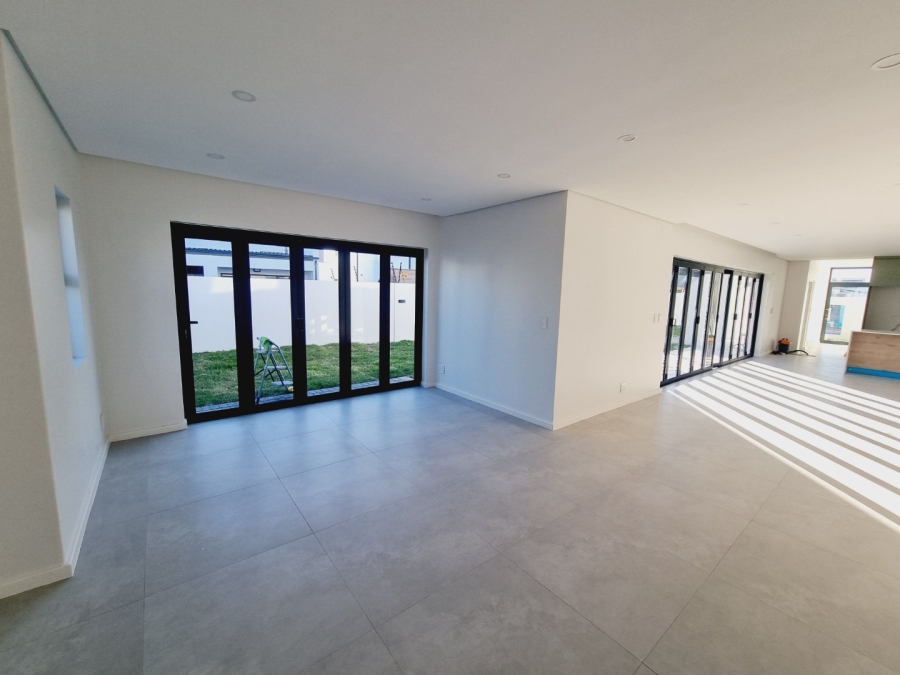 4 Bedroom Property for Sale in Sandown Western Cape